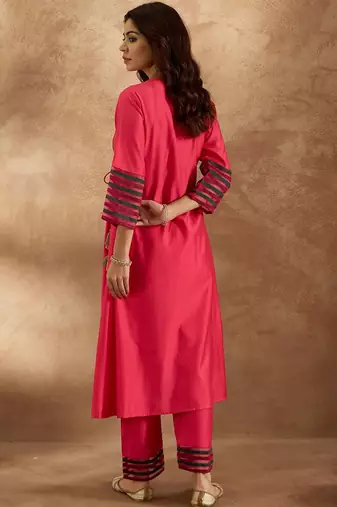 Women Floral Embroidered Empire Thread Work Liva Kurta with Trousers