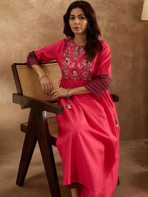 Women Floral Embroidered Empire Thread Work Liva Kurta with Trousers 6