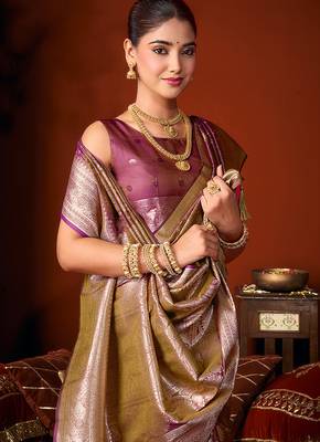 Purple jacquard silk blend saree with zari floral weave 4