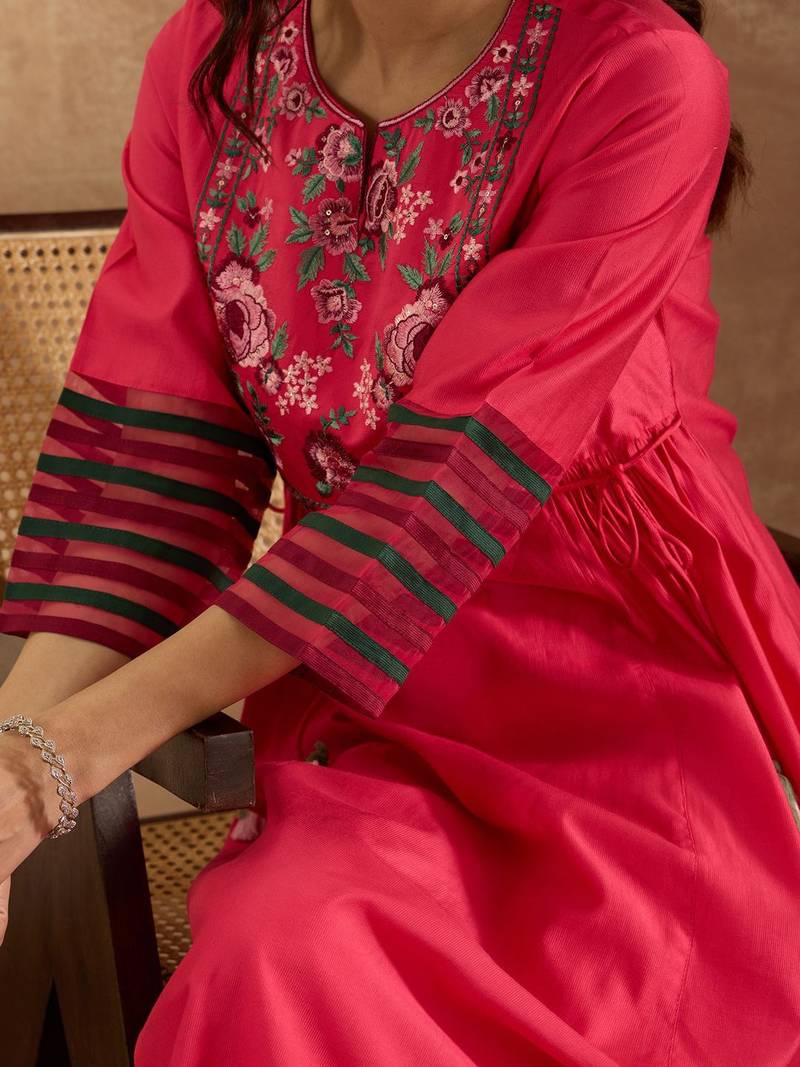 Women Floral Embroidered Empire Thread Work Liva Kurta with Trousers