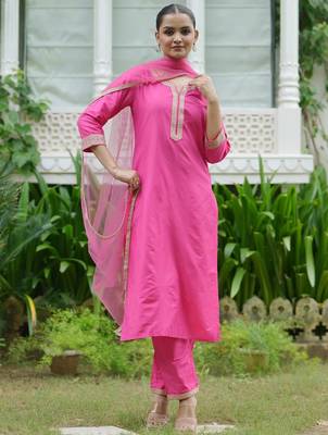 women embroidered regular kurta with trousers & with dupatta 1