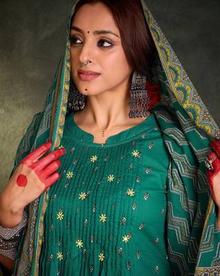 Women Ethnic Motifs Embroidered Panelled Mirror Work Pure Cotton Kurta 2