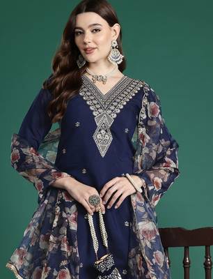 Ethnic Motifs Embroidered Zari Kurta With Trousers & Dupatta 2