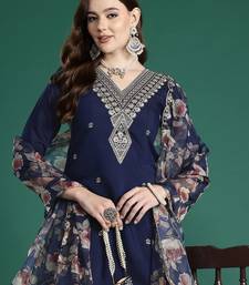 Ethnic Motifs Embroidered Zari Kurta With Trousers & Dupatta