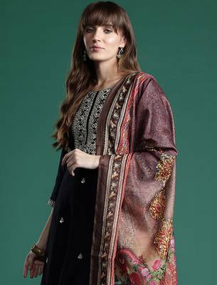 Ethnic Motifs Zari Embroidered Liva Kurta With Trousers & Dupatta 2