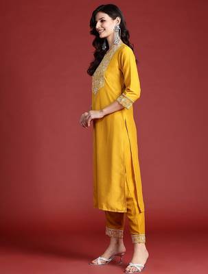 Floral Embroidered Thread Work Kurta with Trousers & Dupatta 5
