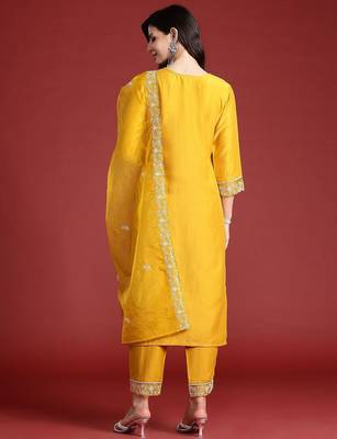Floral Embroidered Thread Work Kurta with Trousers & Dupatta 6