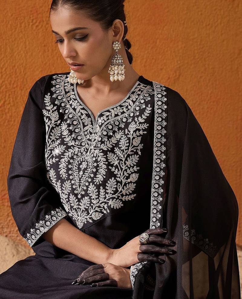 Women Embroidered Regular Thread Work Kurta with Trousers & With Dupatta