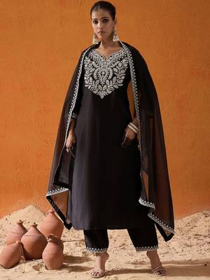Women Embroidered Regular Thread Work Kurta with Trousers & With Dupatta 1