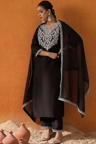Women Embroidered Regular Thread Work Kurta with Trousers & With Dupatta