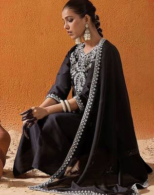Women Embroidered Regular Thread Work Kurta with Trousers & With Dupatta 7