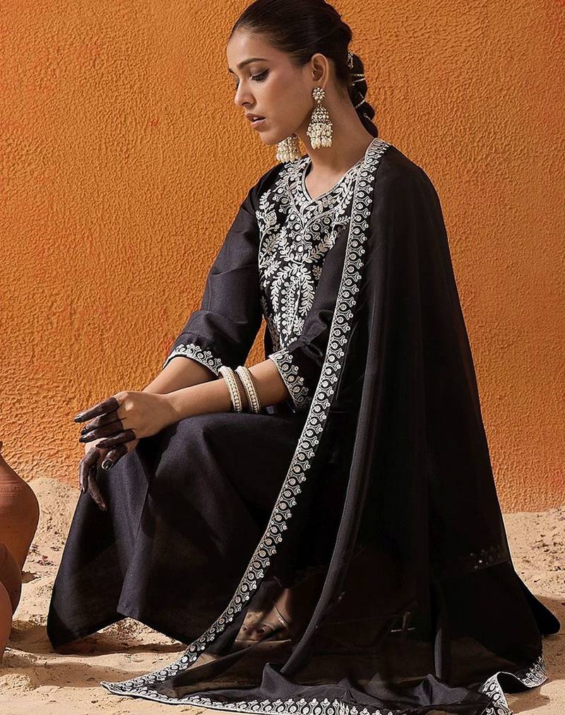 Women Embroidered Regular Thread Work Kurta with Trousers & With Dupatta