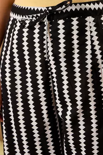 Black Ethnic Motifs Printed Pure Cotton Straight Kurta With Trousers & Dupatta