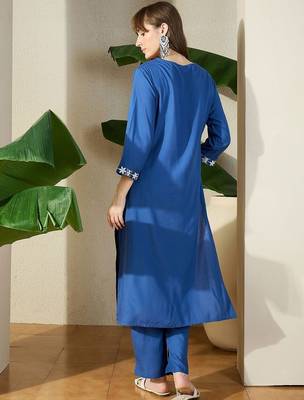 Floral Embroidered Straight Kurta with Trousers 4