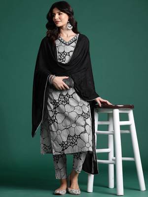 Women Printed Mirror Work Pure Cotton Kurta With Trousers & Dupatta 8
