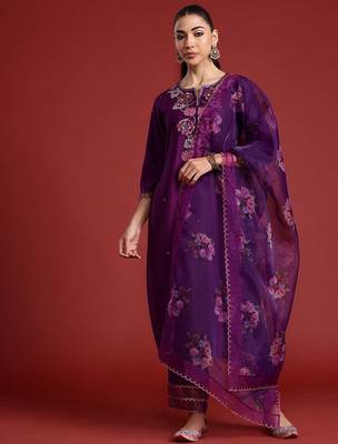 Floral Embroidered Sequinned Liva Kurta With Trousers & Dupatta 5