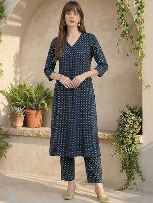 Women Printed Pleated Pure Cotton Kurta with Trousers 1
