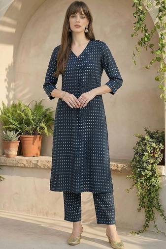 Women Printed Pleated Pure Cotton Kurta with Trousers