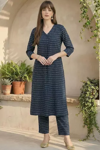 Women Printed Pleated Pure Cotton Kurta with Trousers