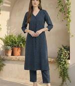 Women Printed Pleated Pure Cotton Kurta with Trousers