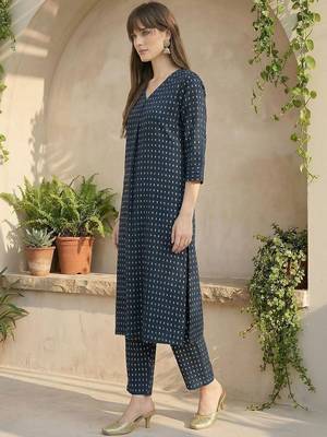 Women Printed Pleated Pure Cotton Kurta with Trousers 2