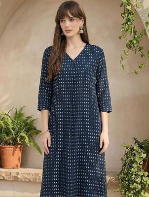 Women Printed Pleated Pure Cotton Kurta with Trousers 4
