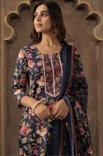 Women Floral Printed Regular Thread Work Kurta with Trousers & With Dupatta