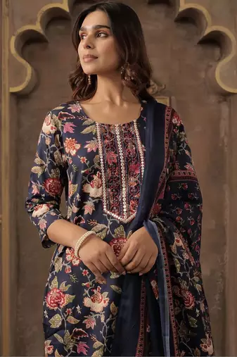 Women Floral Printed Regular Thread Work Kurta with Trousers & With Dupatta