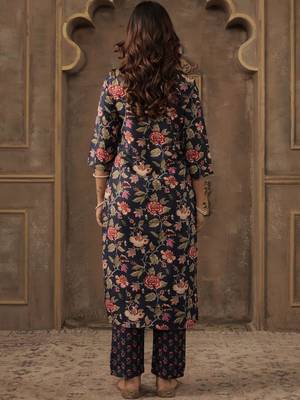 Women Floral Printed Regular Thread Work Kurta with Trousers & With Dupatta 5