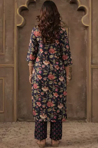 Women Floral Printed Regular Thread Work Kurta with Trousers & With Dupatta