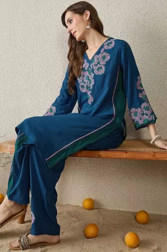 Women Floral Embroidered Kurta with Trousers