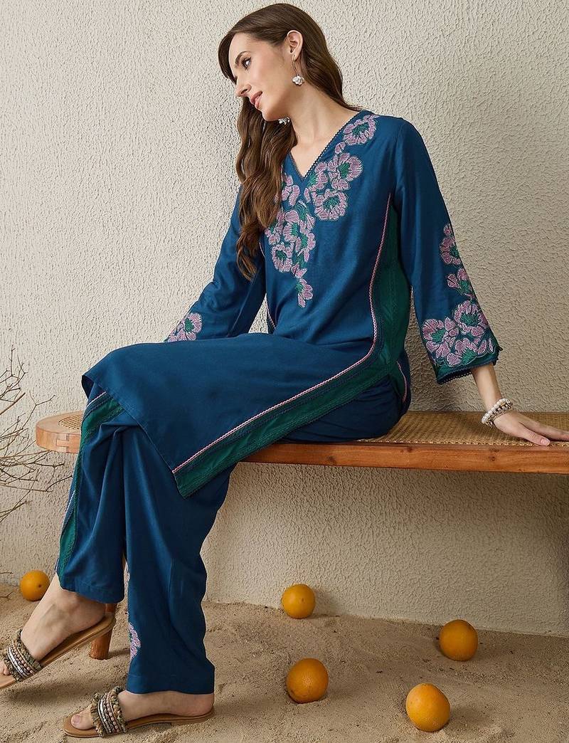 Women Floral Embroidered Kurta with Trousers