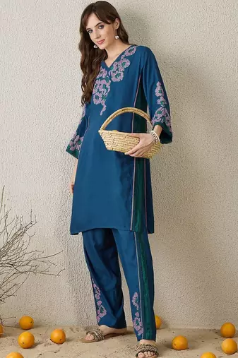 Women Floral Embroidered Kurta with Trousers