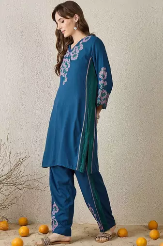 Women Floral Embroidered Kurta with Trousers