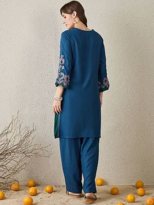 Women Floral Embroidered Kurta with Trousers 6