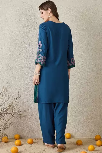 Women Floral Embroidered Kurta with Trousers