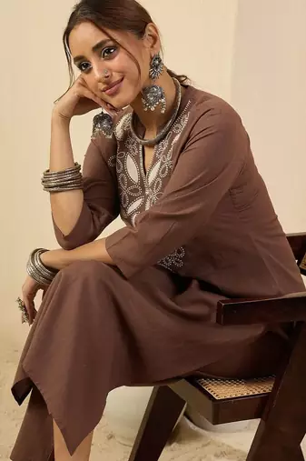 Women Ethnic Motifs Embroidered Regular Thread Work Pure Cotton Kurta with Trousers
