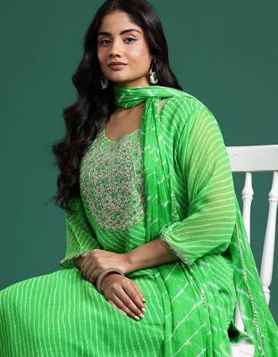 Plus Size Printed Mirror Work Kurta with Palazzos & Dupatta 5