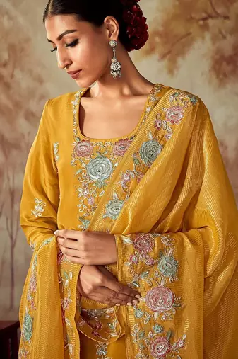 Floral Embroidered Regular Thread Work Straight Kurta With Trousers & Dupatta