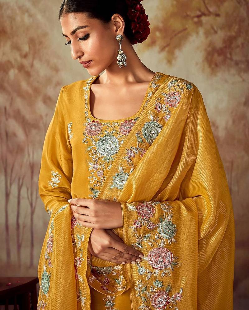 Floral Embroidered Regular Thread Work Straight Kurta With Trousers & Dupatta