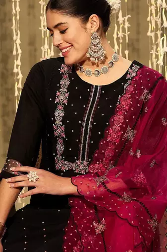 Floral Embroidered Round Neck Three-Quarter Sleeves Thread Work Kurta Set