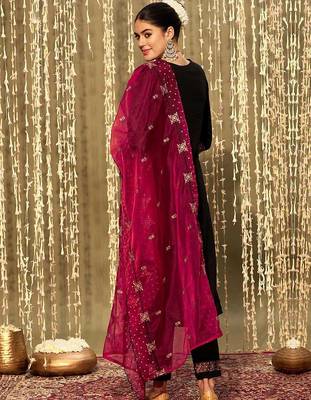Floral Embroidered Round Neck Three-Quarter Sleeves Thread Work Kurta Set 5