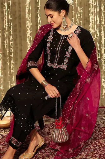 Floral Embroidered Round Neck Three-Quarter Sleeves Thread Work Kurta Set