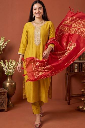 Women Ethnic Motifs Embroidered Regular Thread Work Kurta with Trousers & With Dupatta