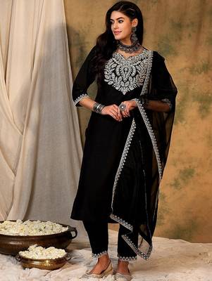 Ethnic Motifs Embroidered Thread Work Kurta With Trousers & Dupatta 1