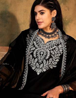 Ethnic Motifs Embroidered Thread Work Kurta With Trousers & Dupatta 2