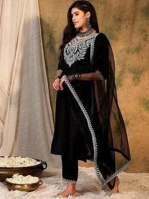 Ethnic Motifs Embroidered Thread Work Kurta With Trousers & Dupatta 4