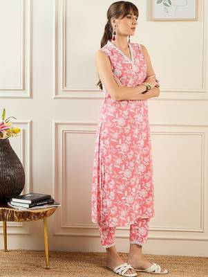 Women Pink Kurta Sets 4