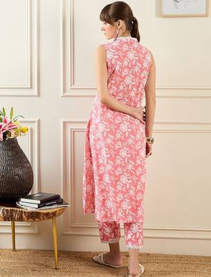 Women Pink Kurta Sets 5