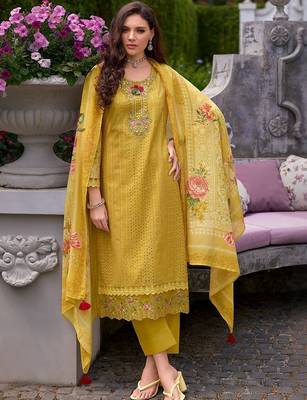 Women Floral Embroidered Cotton Kurta with Trousers & Dupatta 3